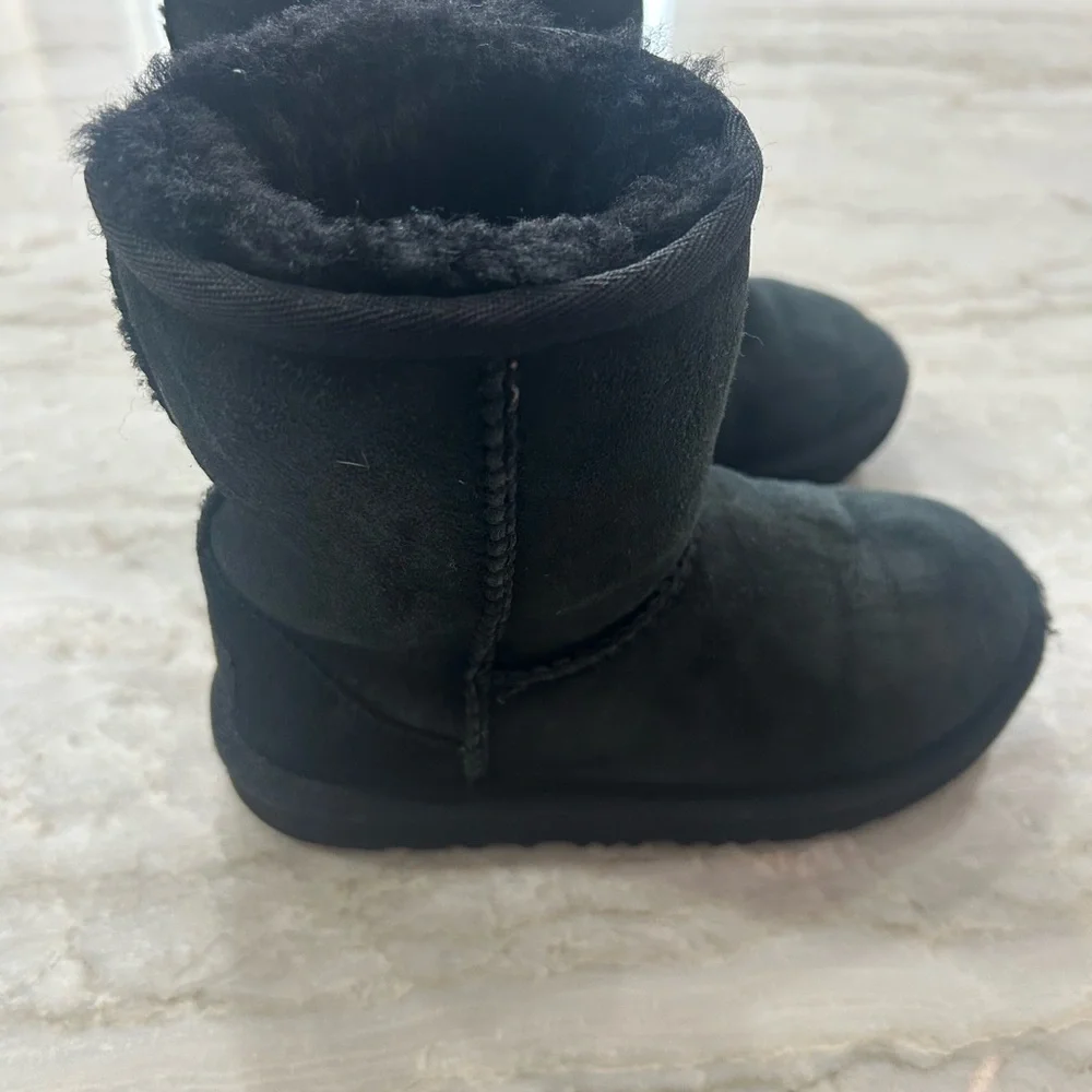 Ugg Boots Classic II Size 13 Black Girls Toddler 1017703K Warm‎ Winter Kids